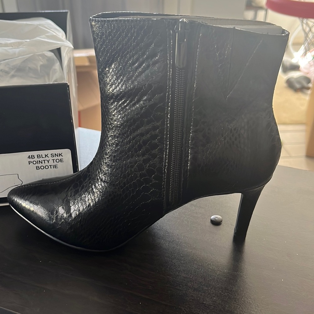 Snake print pointed toe bootie‎